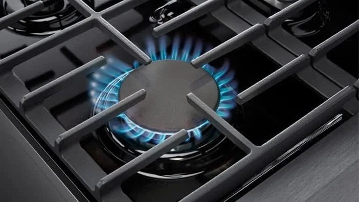 Casavibeo Thor Kitchen 36-inch gas range with four burners and stainless steel finish, shown in a modern kitchen setting.