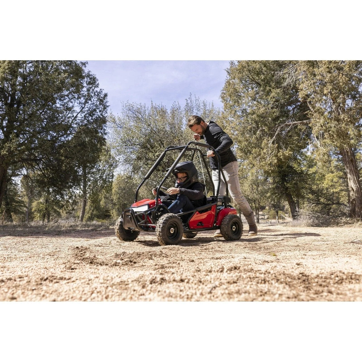 Casavibeo Coleman Powersports GK100 one-seater go-kart with black frame and red accents, ready for outdoor racing fun.
