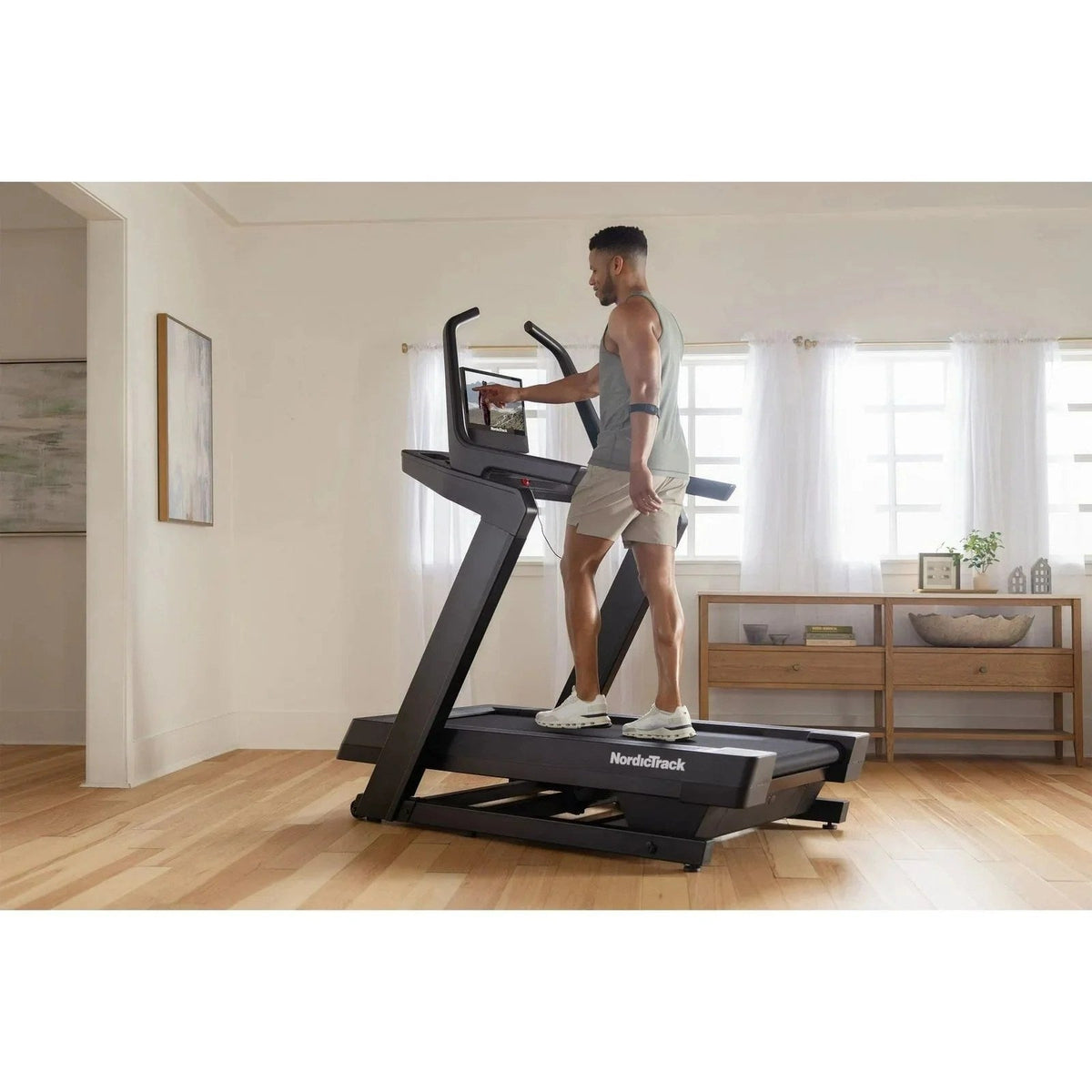 Casavibeo NordicTrack X16 treadmill with digital display, running belt, and sturdy frame for at-home cardio workouts