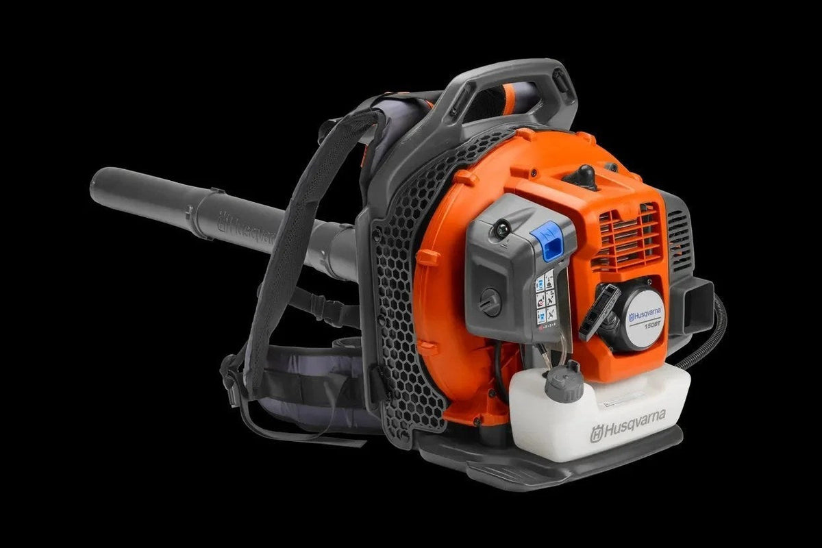 Casavibeo Husqvarna 150BT gas backpack blower with ergonomic handle and large air nozzle, ideal for clearing leaves and debris.