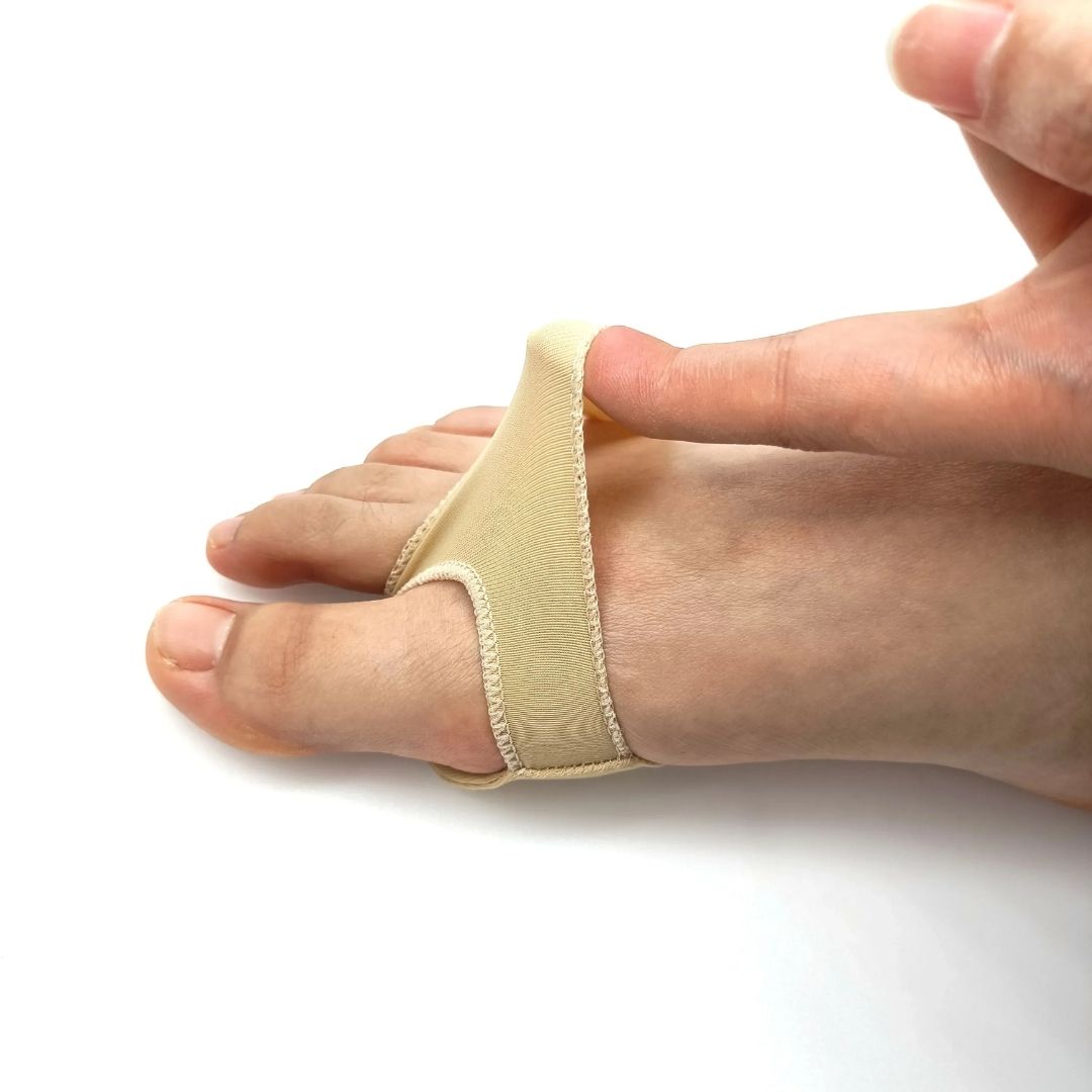 Bowlift metatarsal gel cushion pads for Morton’s neuroma relief and foot pain, showing soft gel pads supporting the ball of the foot.