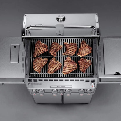 Casavibeo Weber Summit S-470 gas grill with multiple burners, side shelves, and a stainless steel lid for outdoor cooking.