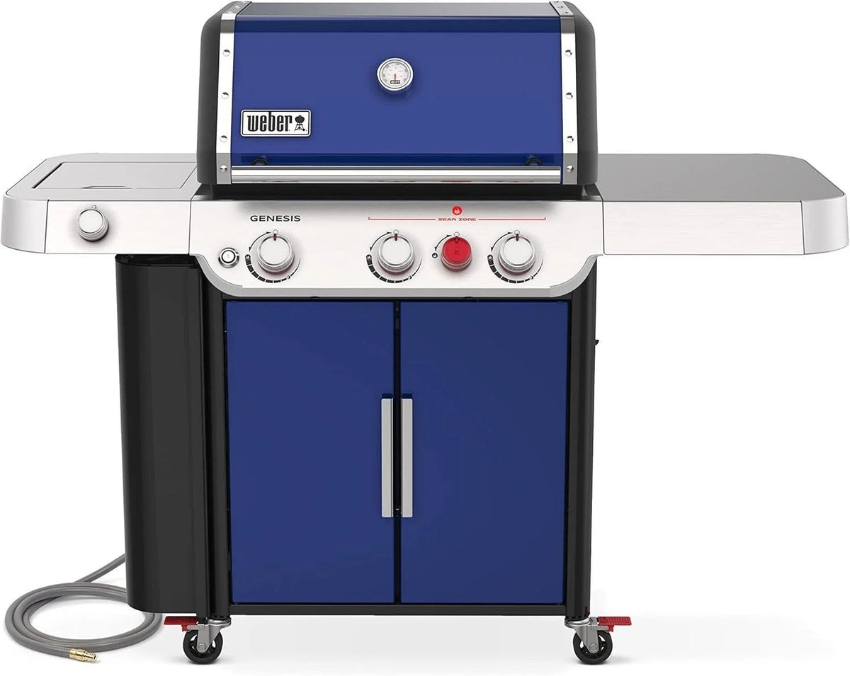 Casavibeo Weber Genesis S-335 gas grill with stainless steel lid, four burners, side shelf, and control panel for outdoor cooking