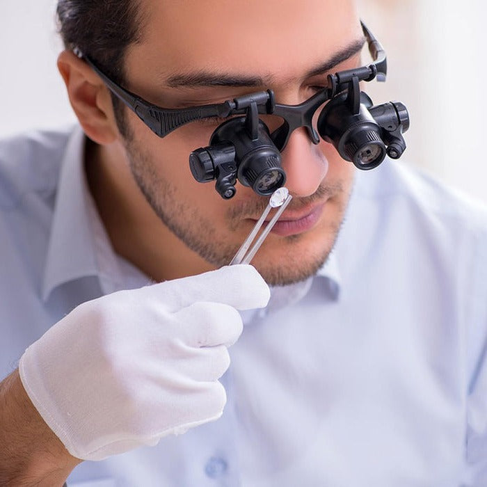 Belro magnifying glasses with LED lights showing a close-up view of the lens and handle, designed for detailed viewing.