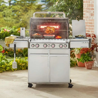 Casavibeo Weber Summit S-470 gas grill with stainless steel lid, multiple burners, and side shelves for outdoor cooking.