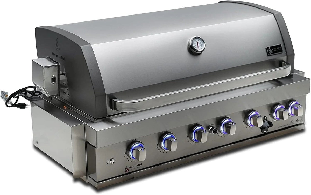 Casavibeo Mont Alpi 805 built-in gas grill with stainless steel burners and control knobs, ready for outdoor cooking.