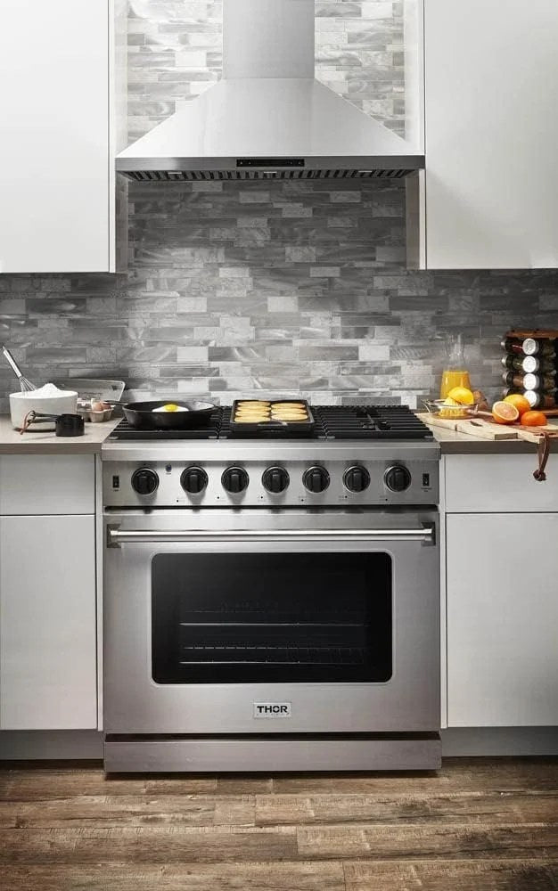 Casavibeo Thor Kitchen 36-inch gas range with four burners and stainless steel finish, ideal for professional cooking.