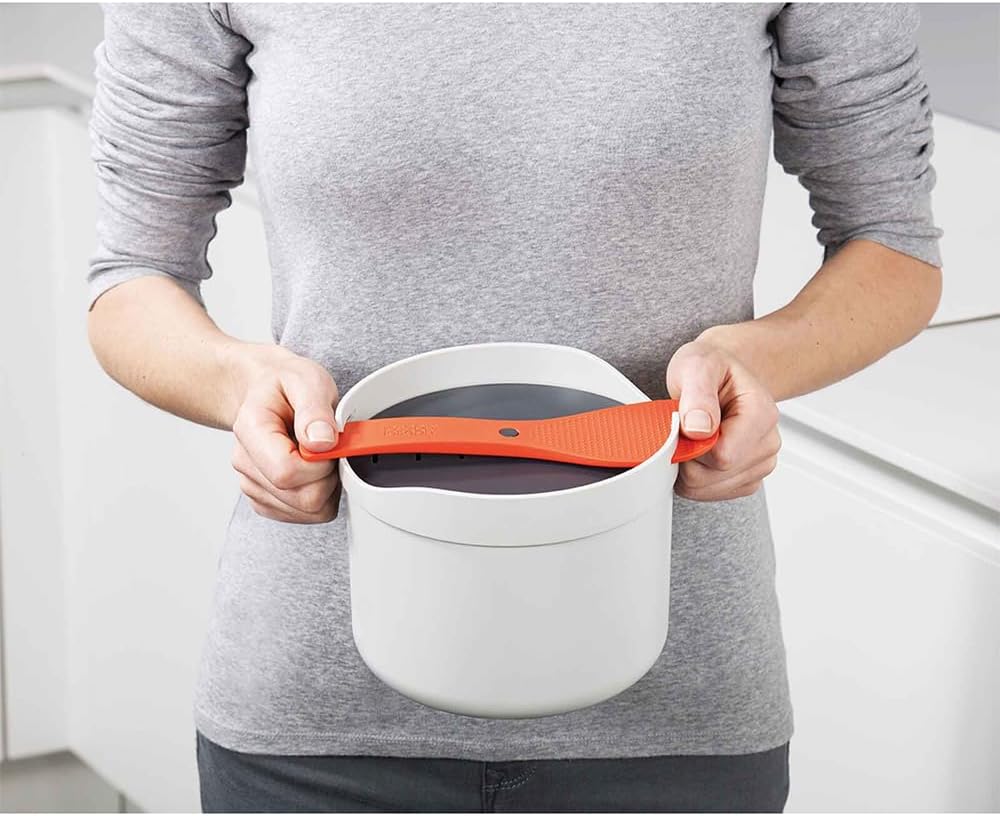 Belro microwave rice cooker and steamer for easy home cooking, featuring a compact design for efficient rice steaming.