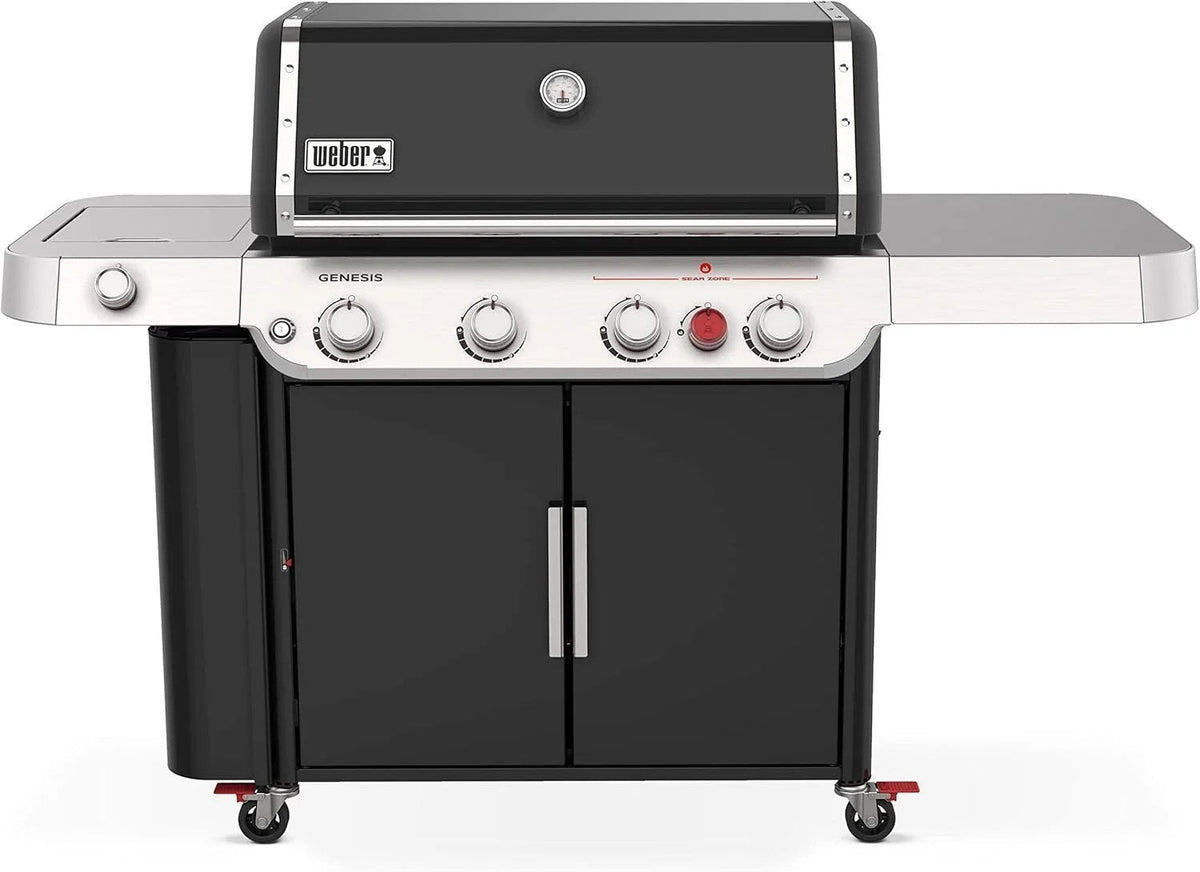 Casavibeo Weber Genesis E-435 gas grill with four burners, stainless steel lid, side shelves, and control knobs in a backyard setting.