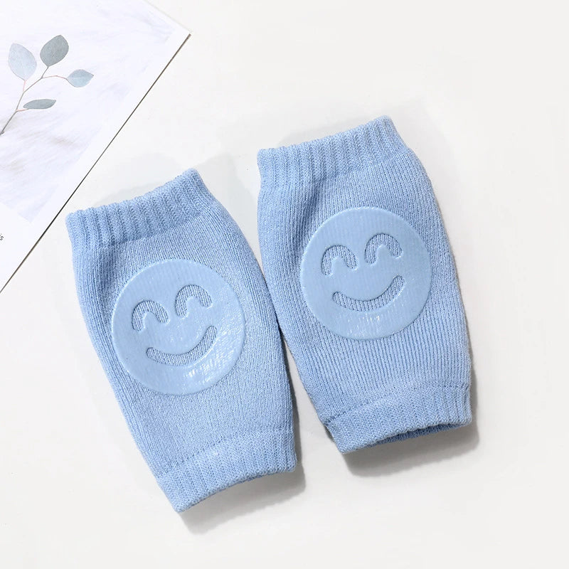 Belro baby knee pads in soft fabric with adjustable straps, designed for comfort and protection during crawling and play.