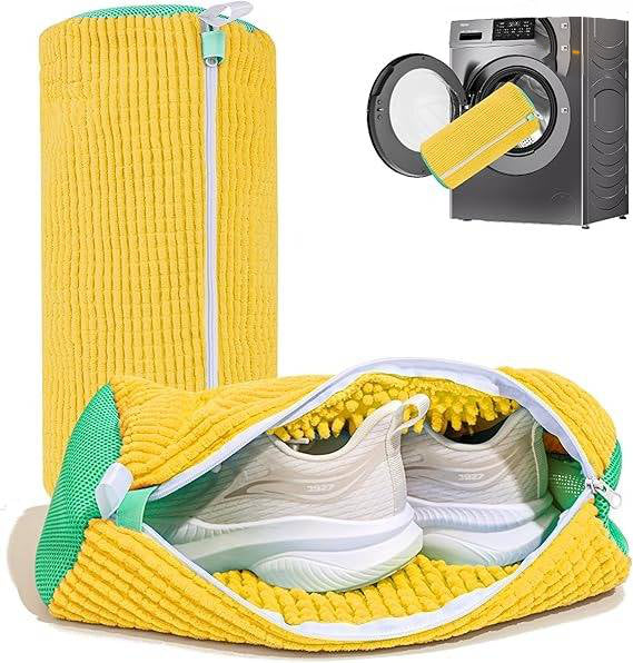 Belro sneaker cleaner for footwear, demonstrating cleaning solution and brush for removing dirt from shoes.