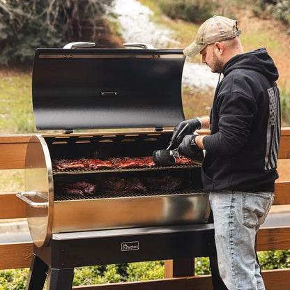 Casavibeo Recteq Backyard Beast pellet grill with stainless steel lid, side shelf, and digital control panel for outdoor cooking.