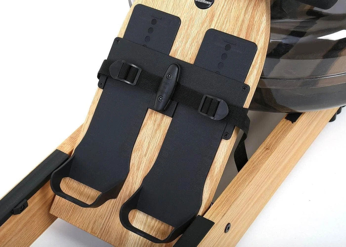 Casavibeo WaterRower Oak rowing machine with S4 monitor, featuring a sleek wooden frame and ergonomic seat for home fitness.