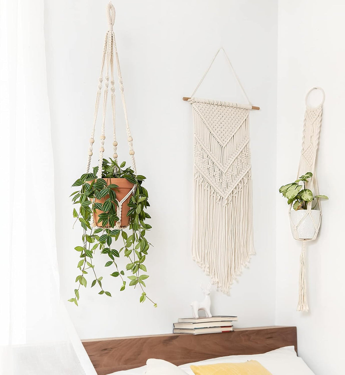 Belro indoor hanging planter pot for home and garden, featuring a stylish design suitable for outdoor or indoor plant display.