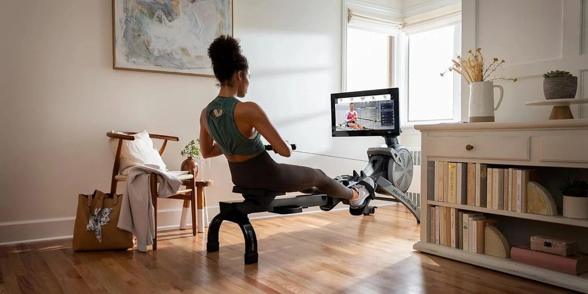 Casavibeo NordicTrack RW900 rowing machine with adjustable seat and digital display, designed for full-body cardiovascular workouts.