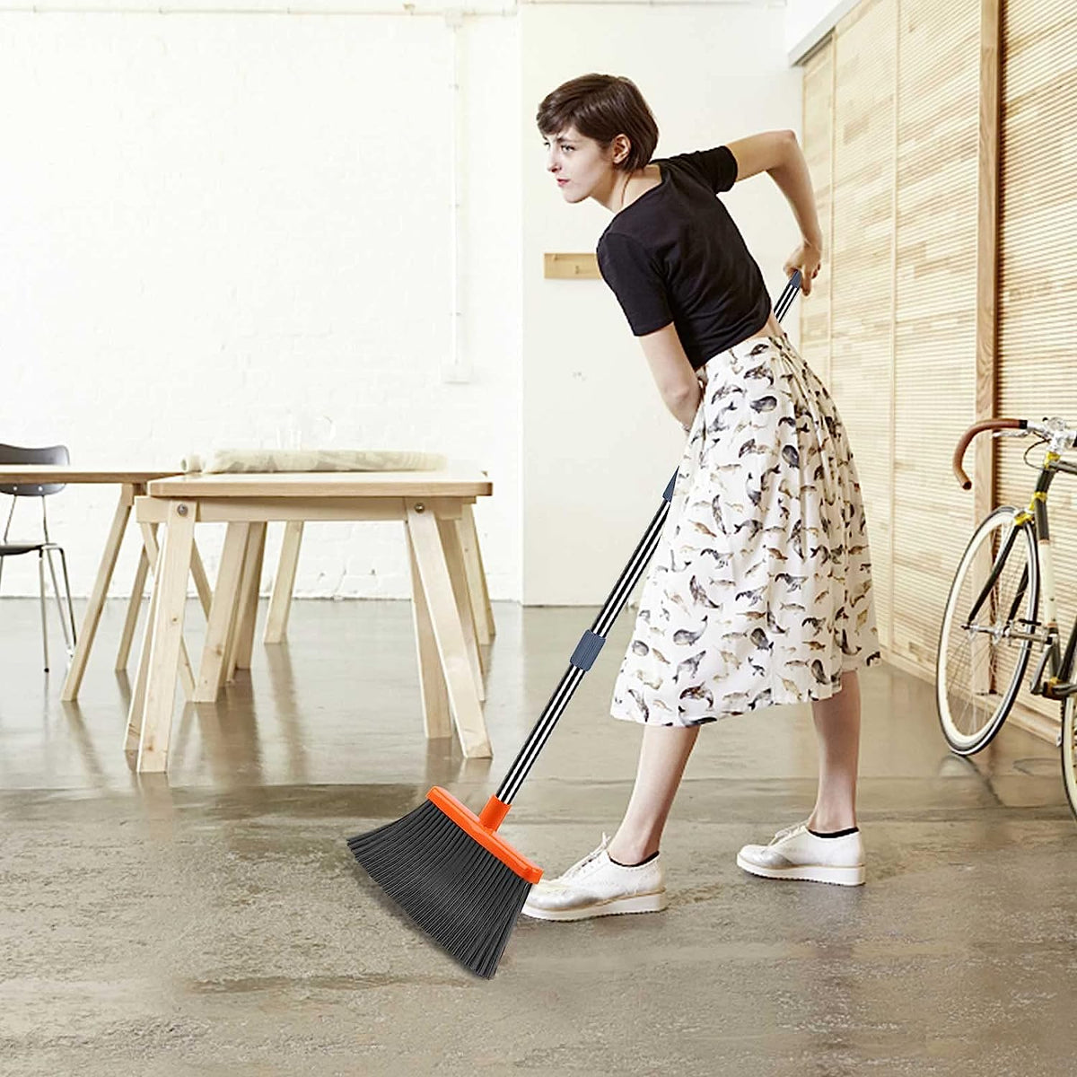 Belro self-cleaning broom and dustpan set with ergonomic handle and compact design for easy cleaning in home and garden.