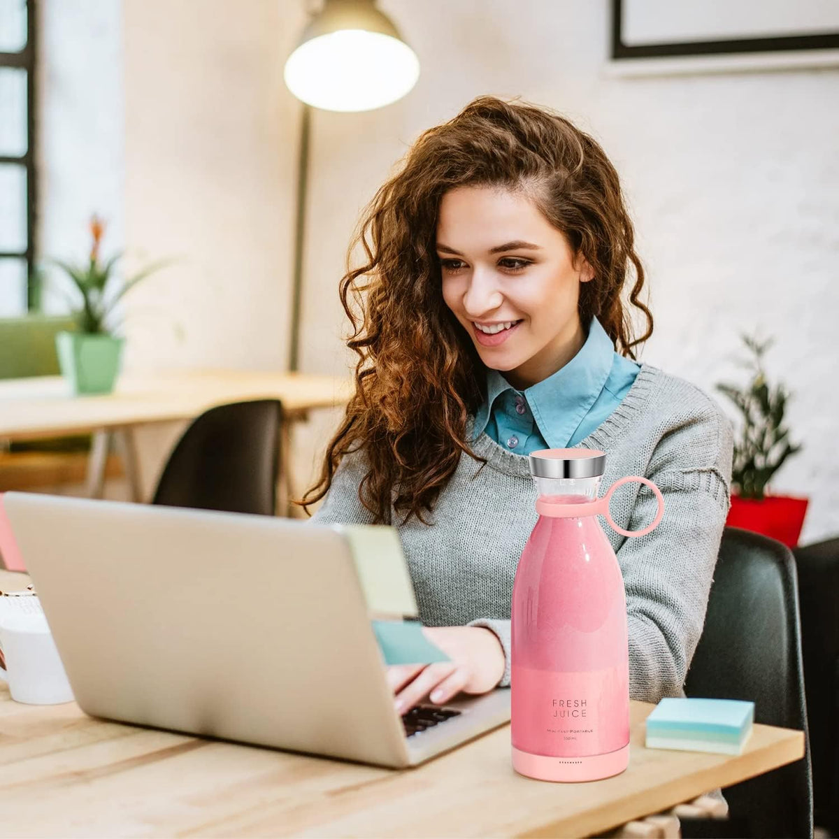 Mivoza portable blender bottle 420ml with cordless USB charging, ideal for fresh smoothies and on-the-go blending in the kitchen.
