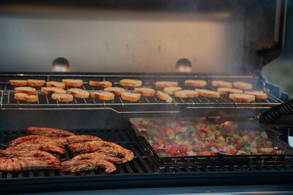Casavibeo Weber Genesis S-335 gas grill with stainless steel lid, multiple burners, and side shelves for outdoor cooking.