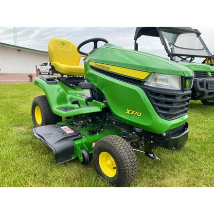 Casavibeo John Deere X370 lawn tractor with a 42-inch cutting deck, showing the mower's side view and control panel
