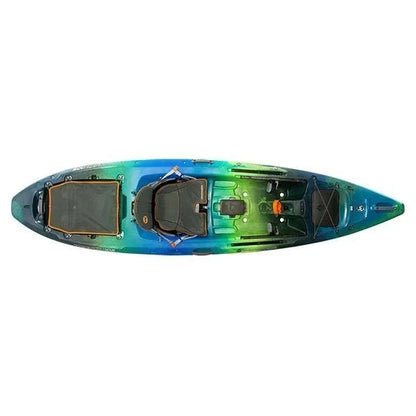 Casavibeo Wilderness Systems Tarpon 105 recreational kayak on water, featuring a sit-on-top design and paddle, ready for outdoor adventure.