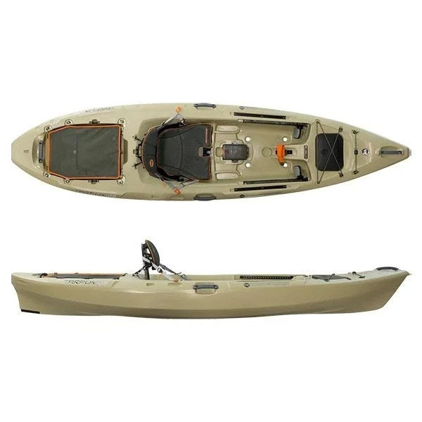 Casavibeo Wilderness Systems Tarpon 105 recreational kayak on water, featuring a sit-on-top design, paddle, and storage hatch.