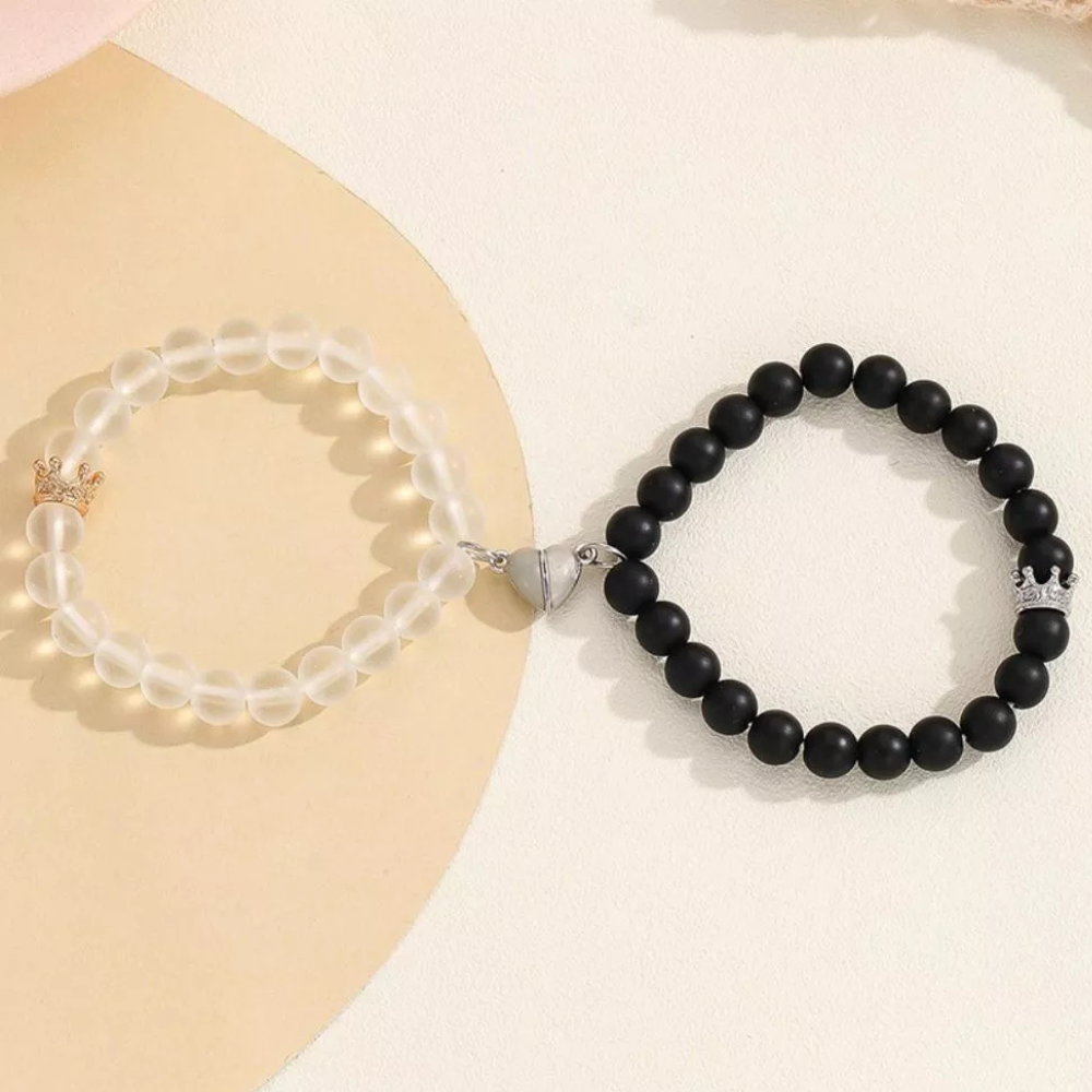 Belro Glow Heart magnetic couple bracelet featuring a glowing heart charm, stylish jewelry accessory for couples.