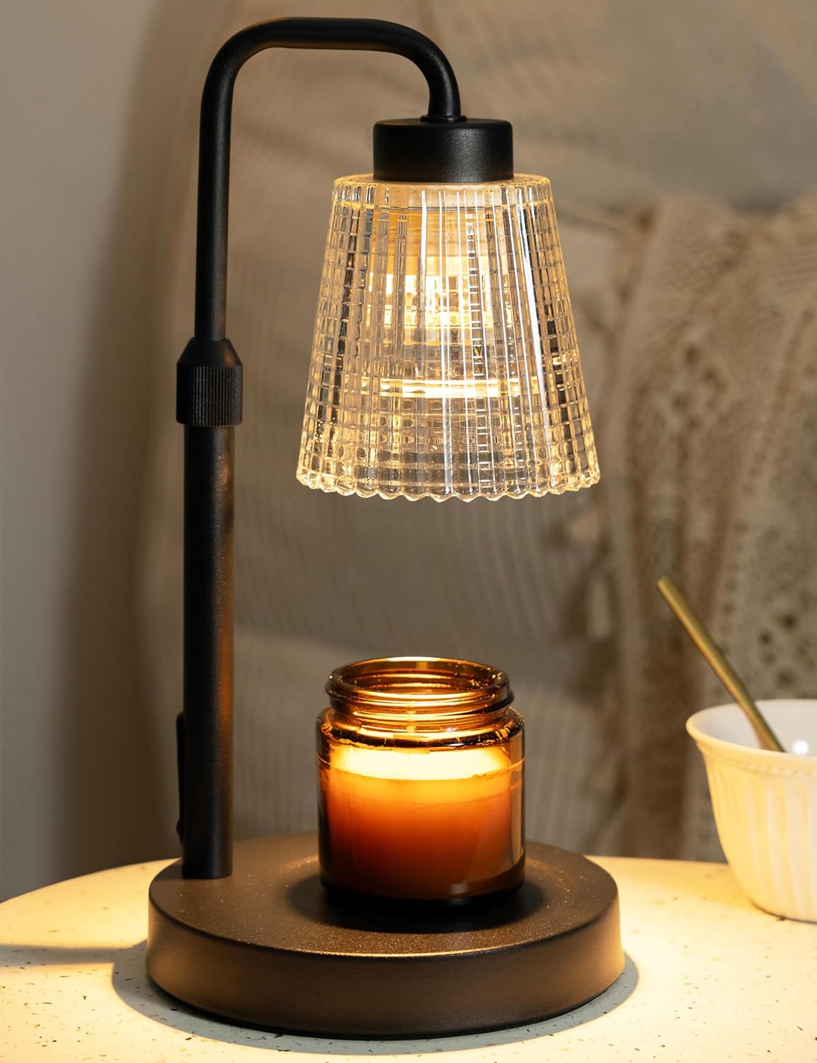 Belro dimmable candle lamp warmer for fragrances, showcasing a sleek design ideal for creating a relaxing ambiance.