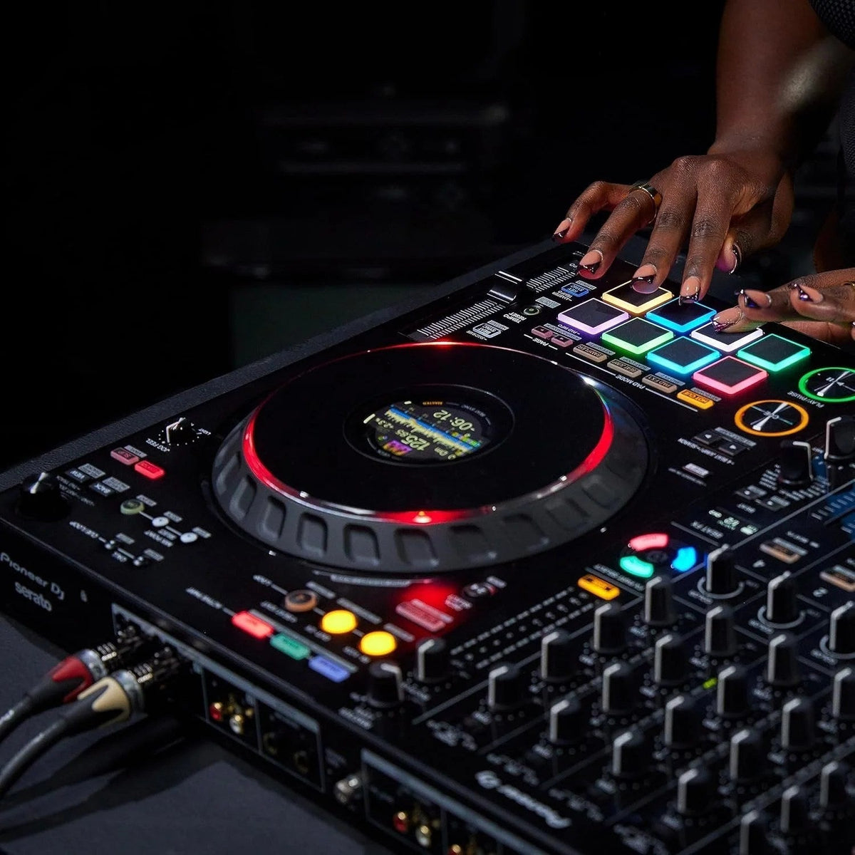 Casavibeo Pioneer DJ DDJ-FLX10 4-channel DJ controller with jog wheels, mixer, and control pads for professional DJing setup