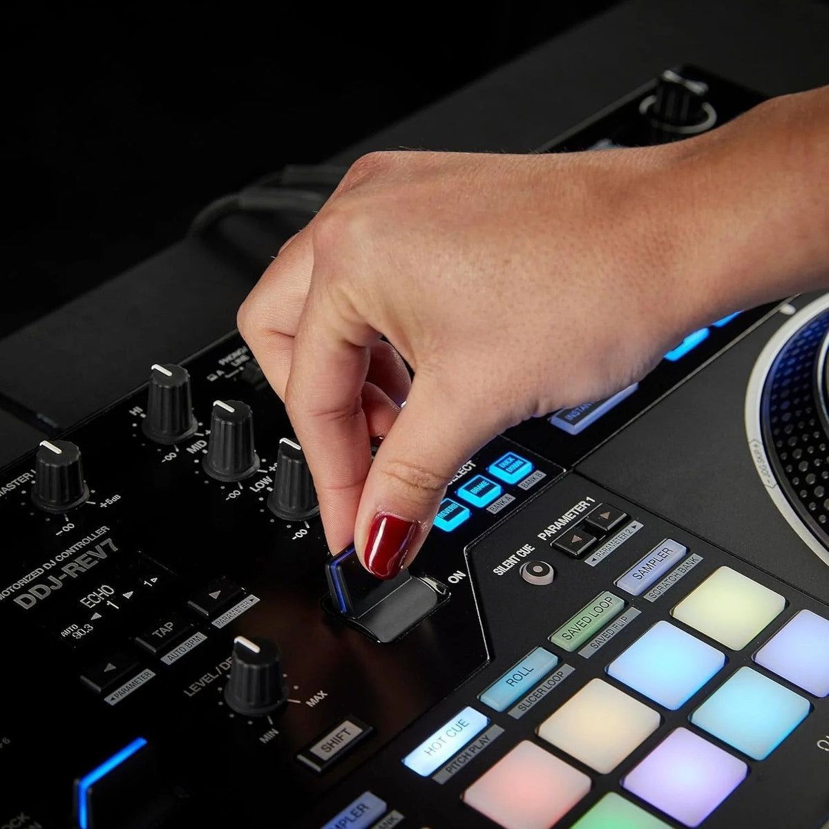 Casavibeo Pioneer DJ DDJ-REV7 DJ Controller with jog wheels, mixer, and control knobs for professional DJing setup