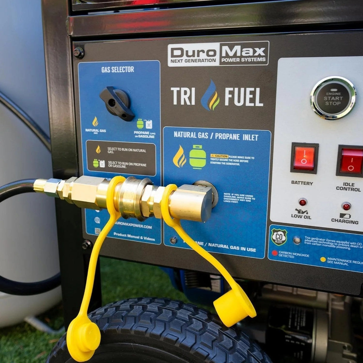 Casavibeo DuroMax 15,000-Watt Tri-Fuel Portable Generator XP15000HXT with multiple outlets and sturdy handle for outdoor use