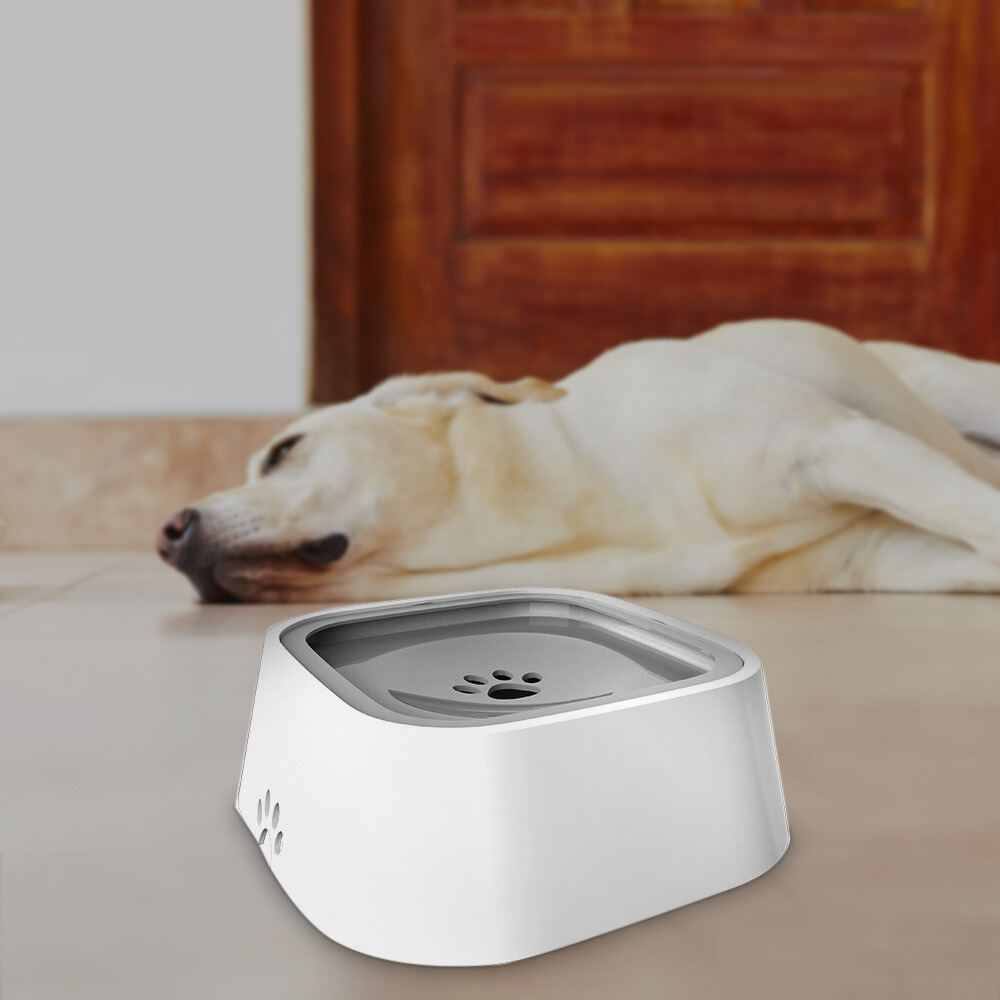 Large capacity anti-overflow dog water bowl by Belro, designed to prevent spills and keep pets hydrated during feeding.