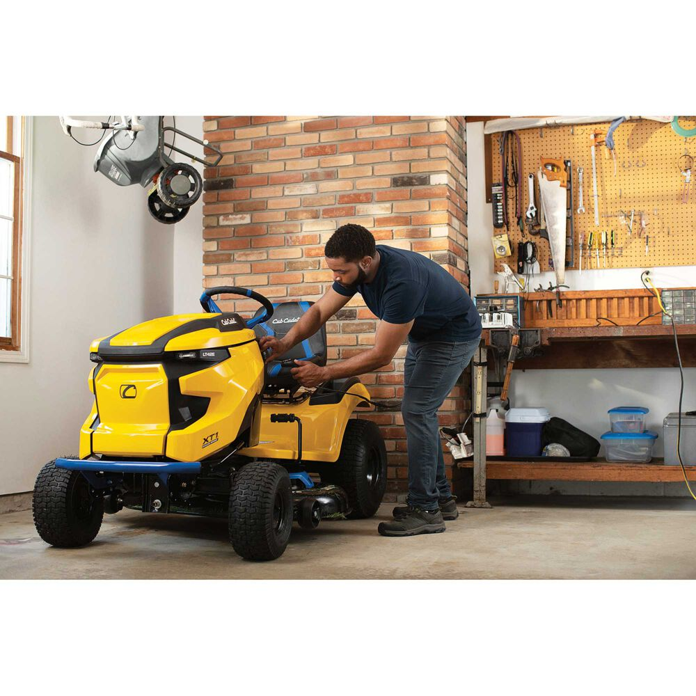 Casavibeo Cub Cadet XT1 LT42E electric lawn tractor with 42-inch cutting deck, showcasing its mower deck and control panel.