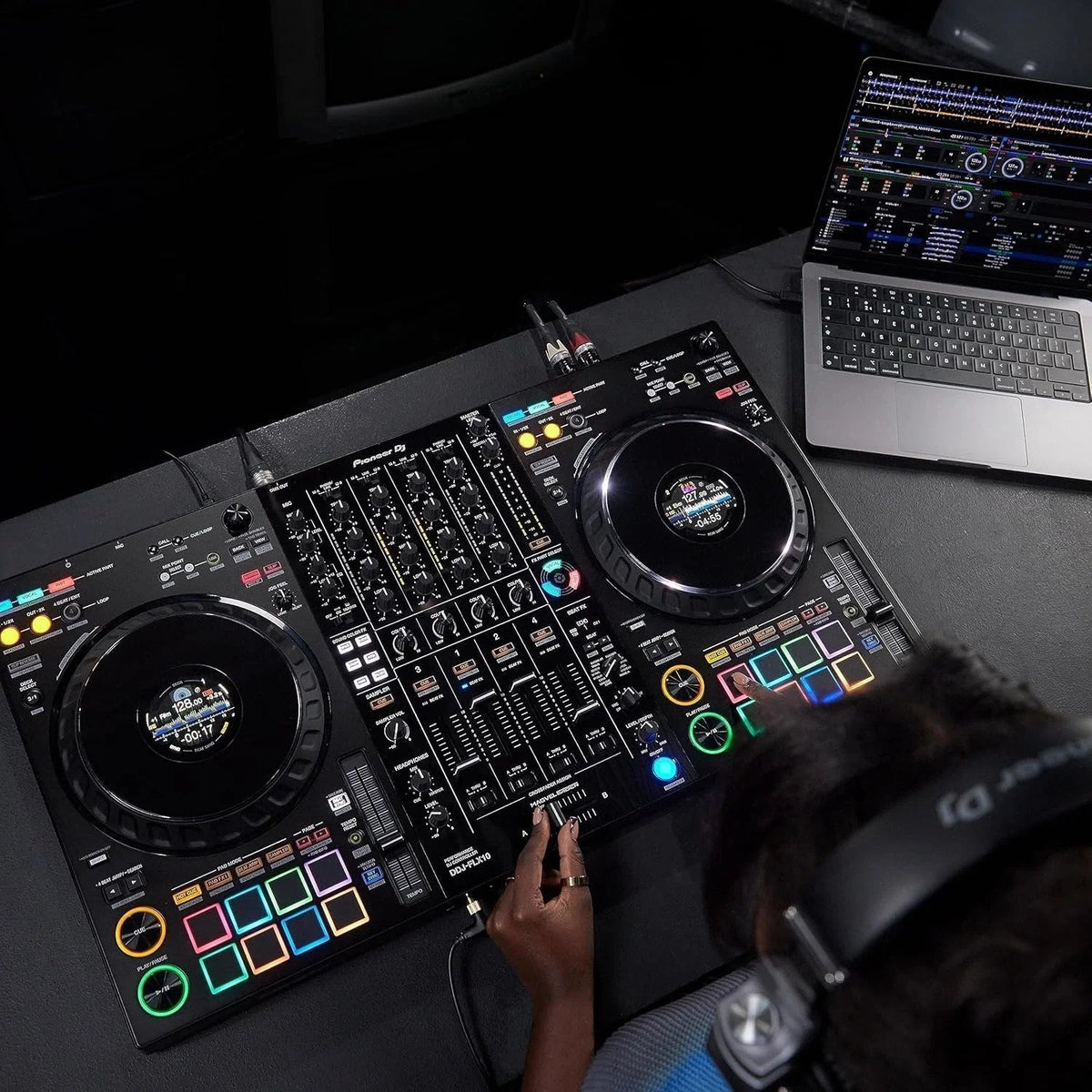 Casavibeo Pioneer DJ DDJ-FLX10 4-channel DJ controller with jog wheels, control knobs, and multiple input/output ports.