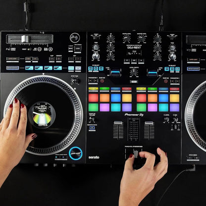 Casavibeo Pioneer DJ DDJ-REV7 DJ controller with jog wheels, mixer, and numerous control knobs for professional DJing.