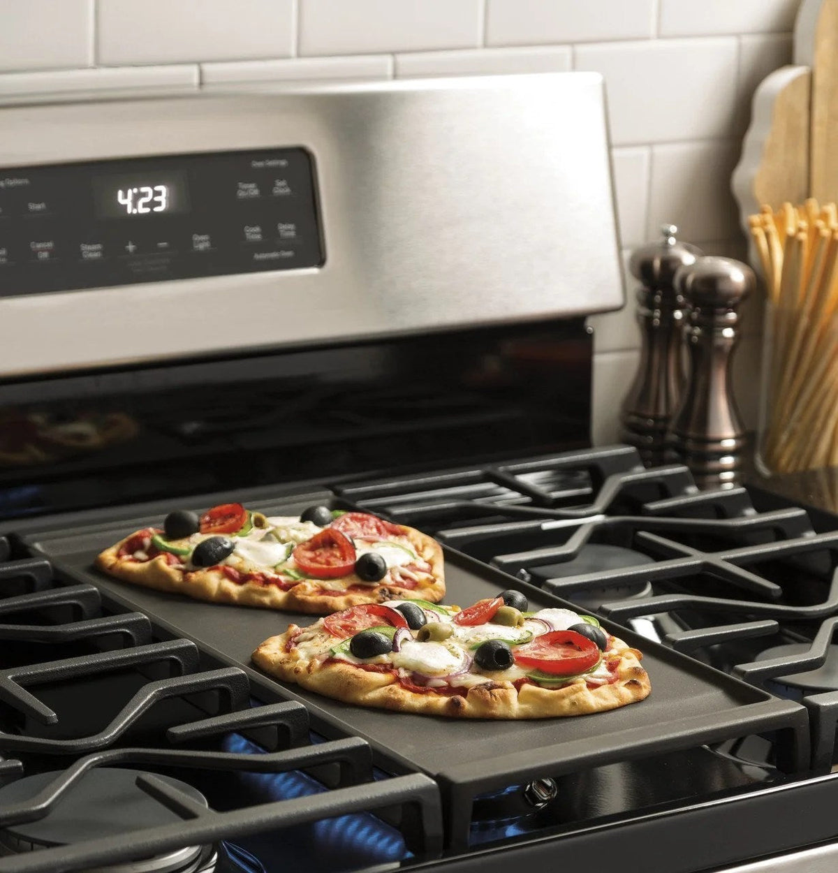 Casavibeo 30-inch freestanding gas range with four burners and oven, stainless steel finish, and control knobs on the front.