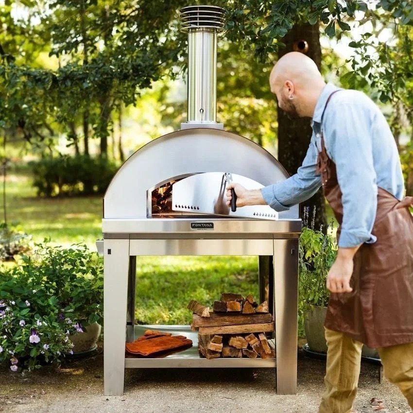 Casavibeo Fontana Forni Marinara wood-fired pizza oven in anthracite, showcasing its compact design and brick interior.