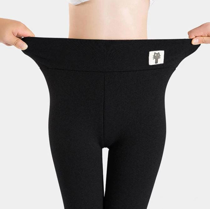 Belro women's fleece winter leggings showing a close-up of soft, warm fabric and snug fit for cold weather comfort.
