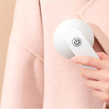 Belro rechargeable anti-pilling razor for home and outdoor use, with a sleek design and ergonomic handle.