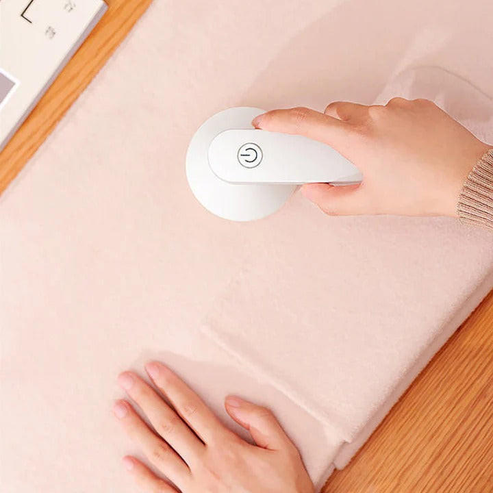 Belro rechargeable anti pilling razor for home and garden, outdoor use, with ergonomic handle and safety blade for fabric pilling removal.