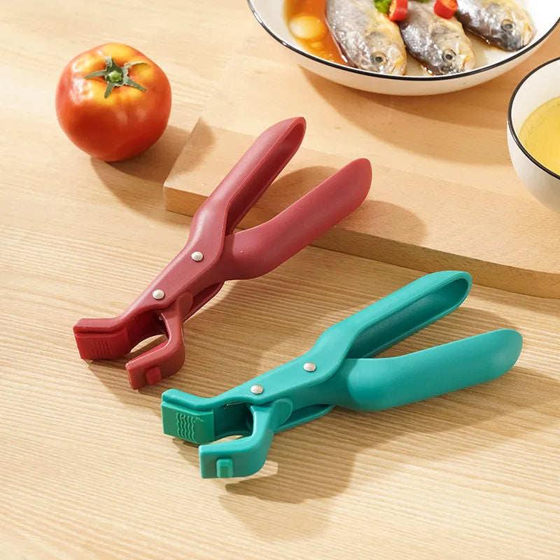 Belro heat-resistant handle for kitchen cookware, shown attached to a pot, durable and designed for safe, comfortable handling.