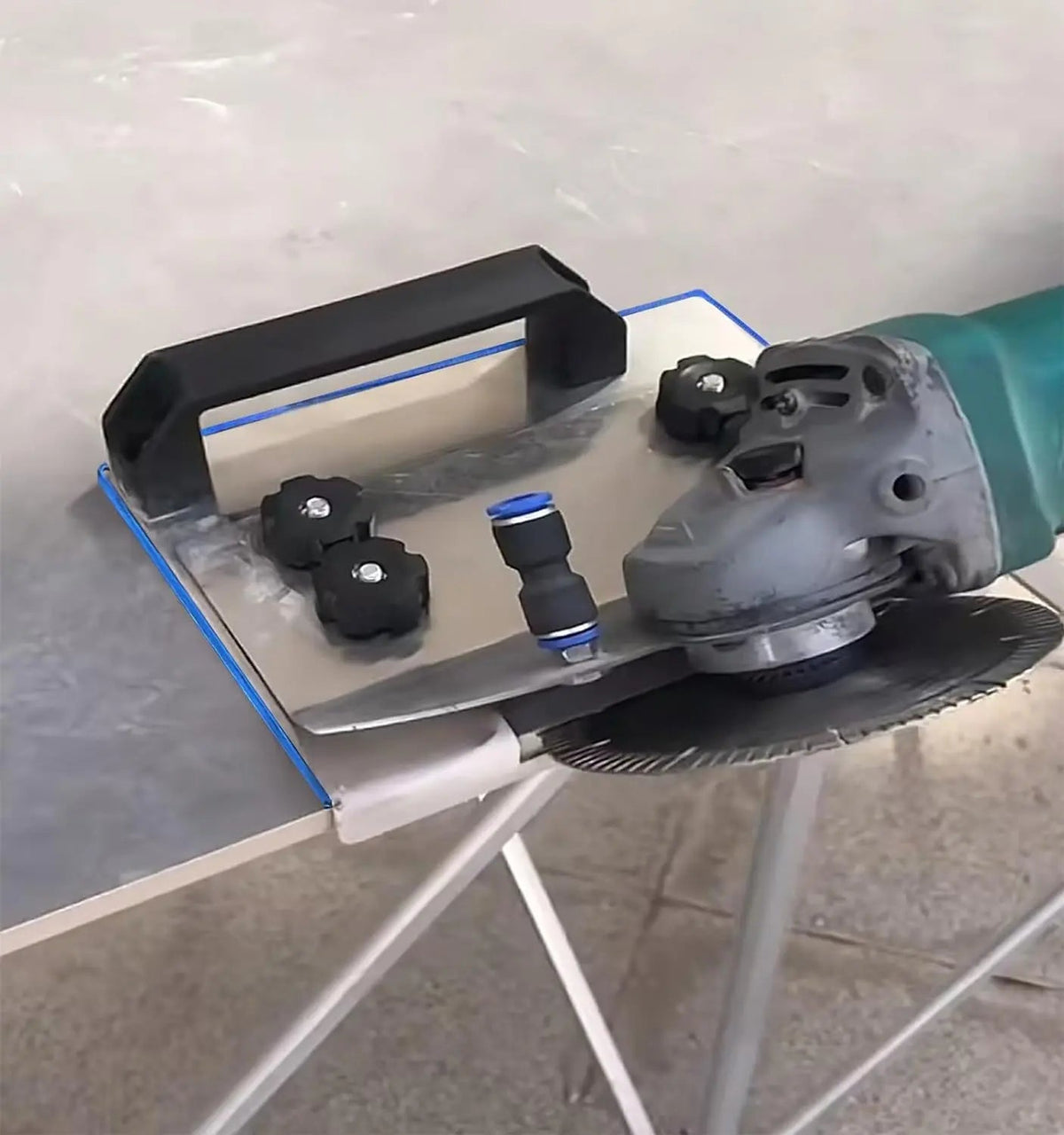 Mivoza angle grinder tile holder for 45° bevel cuts, vibration-free and precise, ideal for tile cutting and home improvement projects.