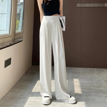 Belro pleated trousers featuring a tailored fit with pleats, made from lightweight fabric for a stylish and comfortable look.