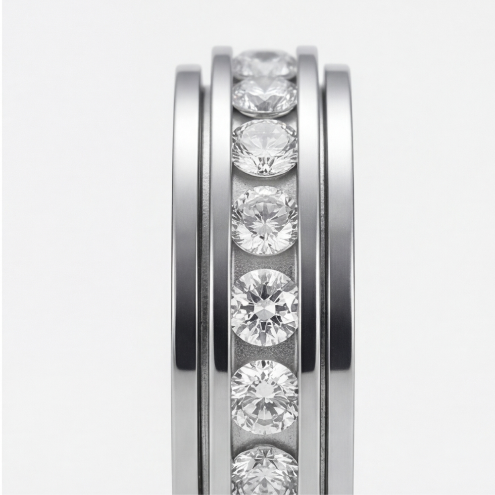 Elegant zirconia spinning ring by Mivoza with crystal accents, designed as an anti-anxiety rotating band jewelry piece.