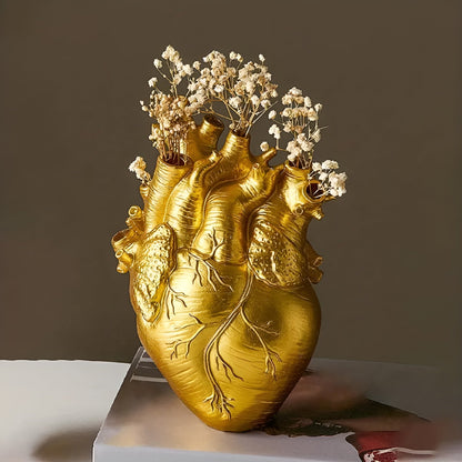 Heart-shaped vase made of bamboo and wood with a lively finish, ideal for home decor and garden decoration by Belro.