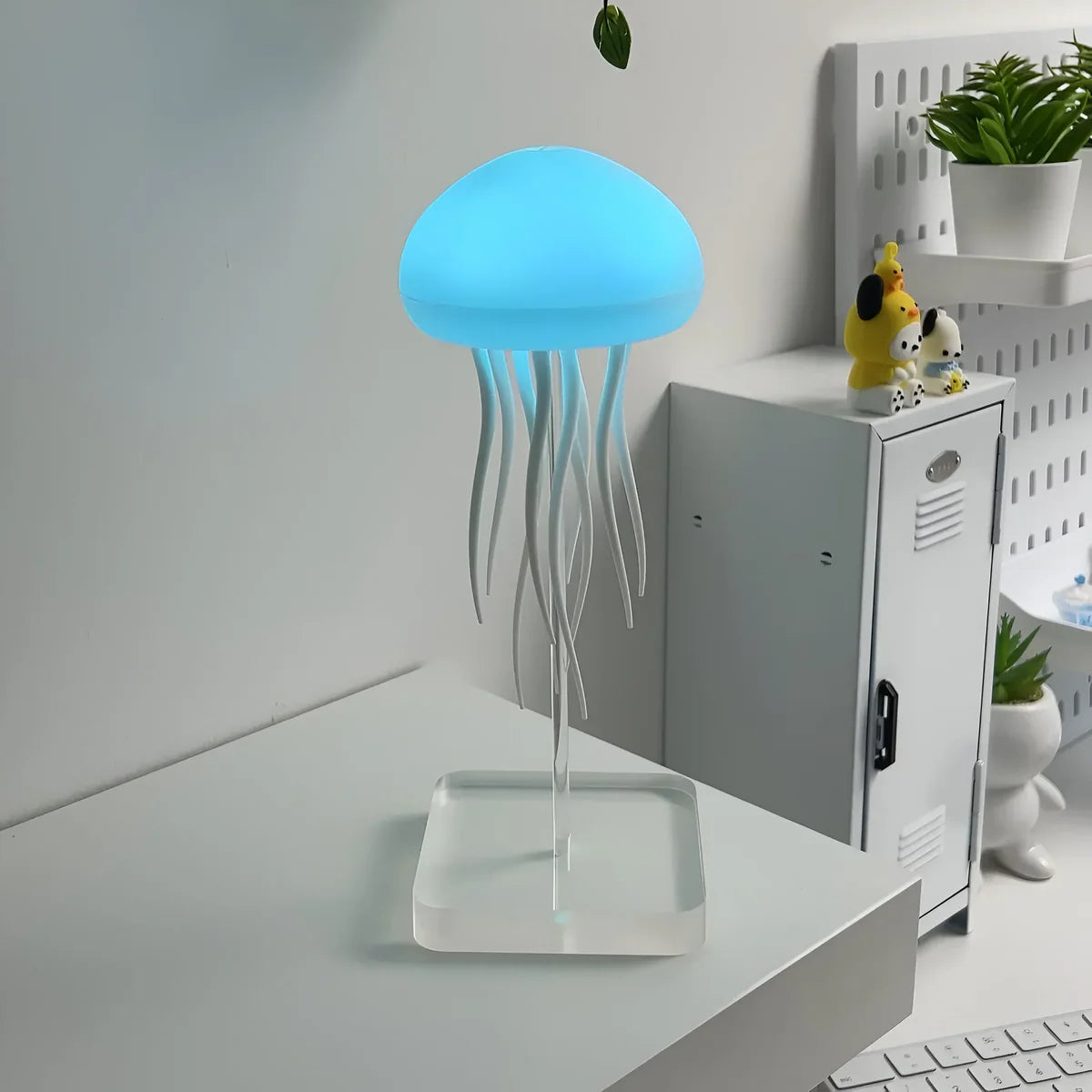 Belro Dancing Jellyfish Lamp for outdoor decor, featuring vibrant, floating jellyfish design perfect for garden or patio lighting.