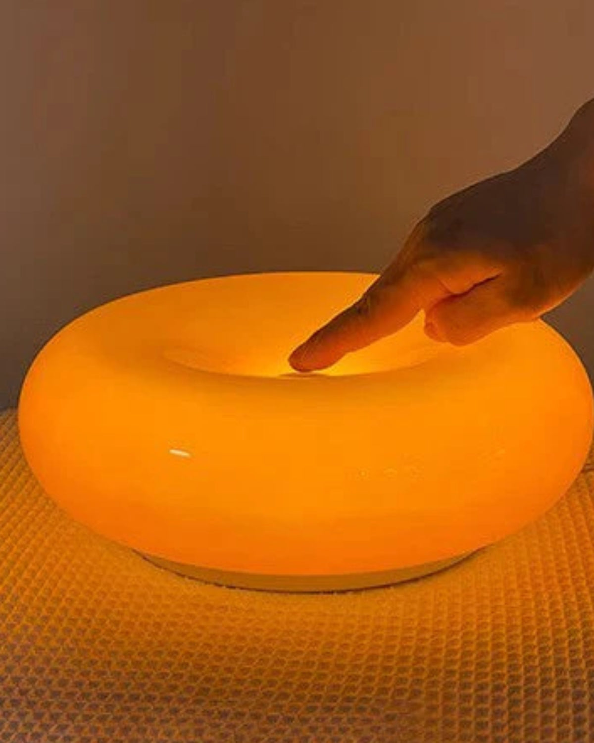 Round Mivoza donut table lamp with soft LED light and decorative 30cm design, perfect for home and garden lighting.