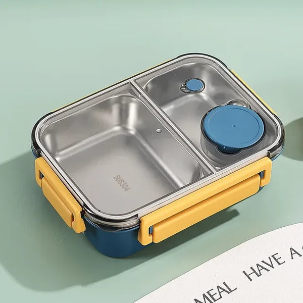 Belro insulated food container in a cooler bag designed for long-term heat retention, with a sturdy handle and compact design.