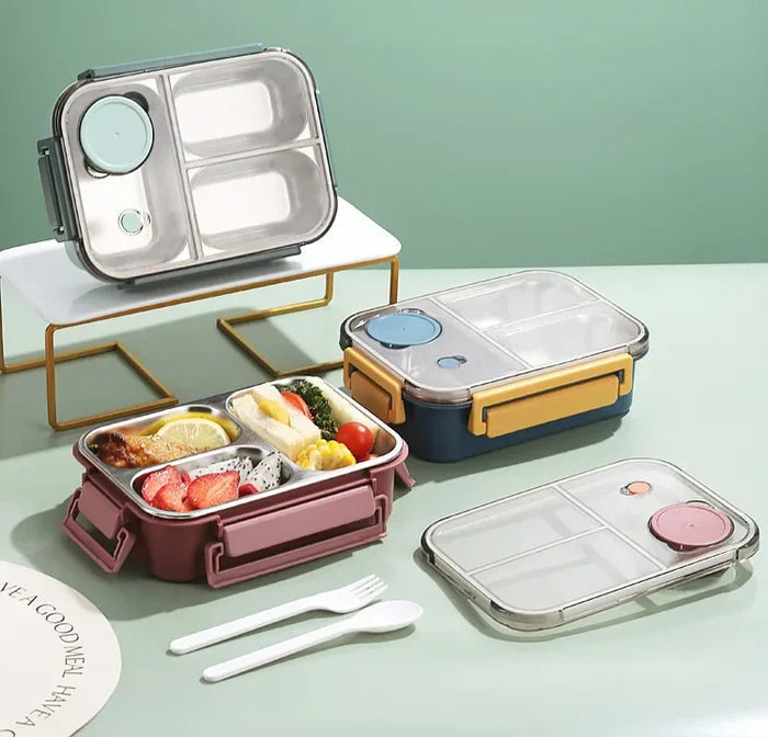 Belro insulated food container in cooler bag for long-term heat retention, with a durable exterior and secure zipper closure.