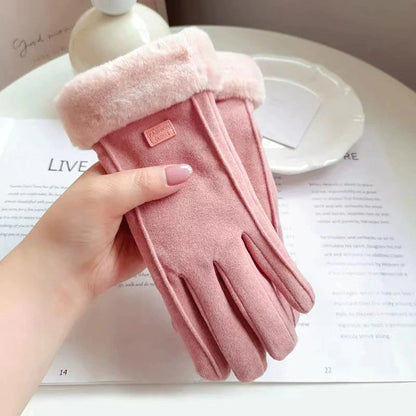 Belro heated winter gloves with 5000mAh battery, designed for outdoor winter use, featuring insulated fabric and touch screen fingertips.