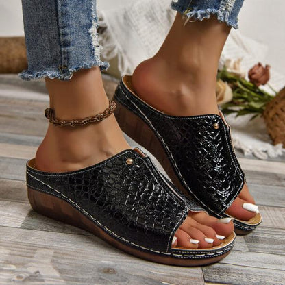 Belro women's orthopedic sandals with supportive straps and cushioned soles, designed for comfort and health.